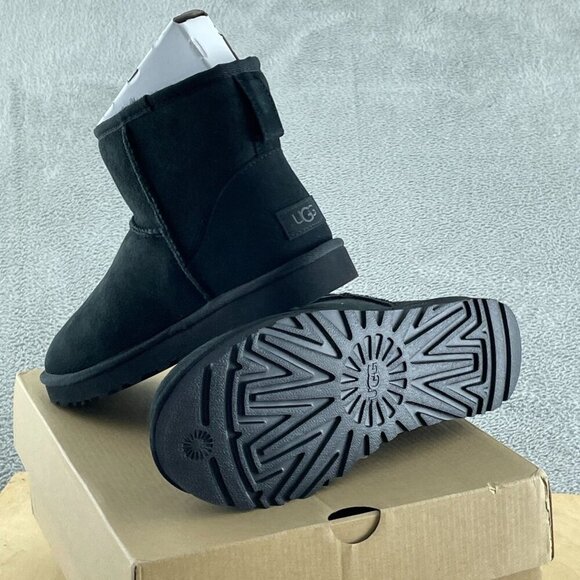UGG Women's Classic Mini Ii Boot, Black, 07 NWB S148 - Picture 4 of 8